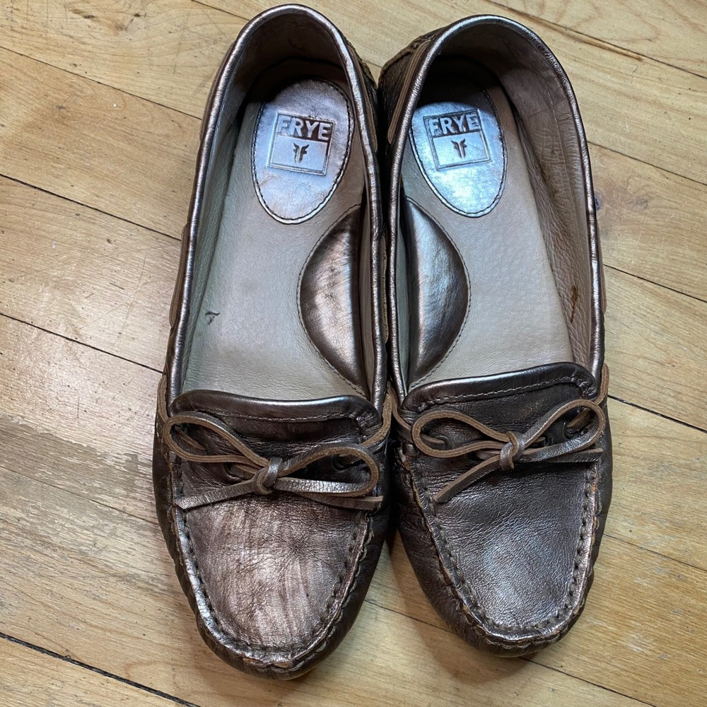 EUC Frye Women's Bronze Metallic Leather Bow Accent Moccasin Driving Loafers SZ7